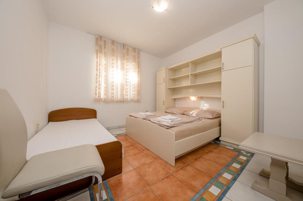 Apartments And Rooms By The Sea Supetarska Draga - Gornja, Rab - 11579 Exterior photo