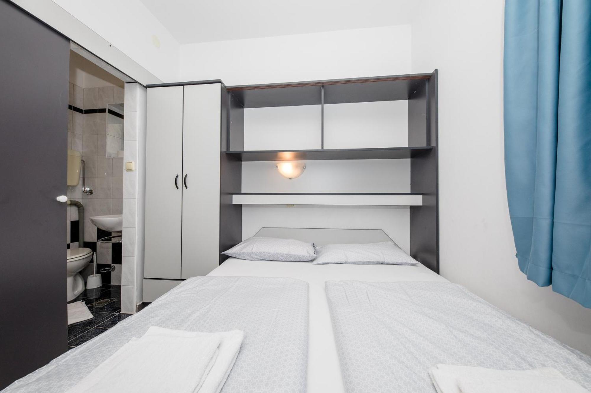 Apartments And Rooms By The Sea Supetarska Draga - Gornja, Rab - 11579 Room photo