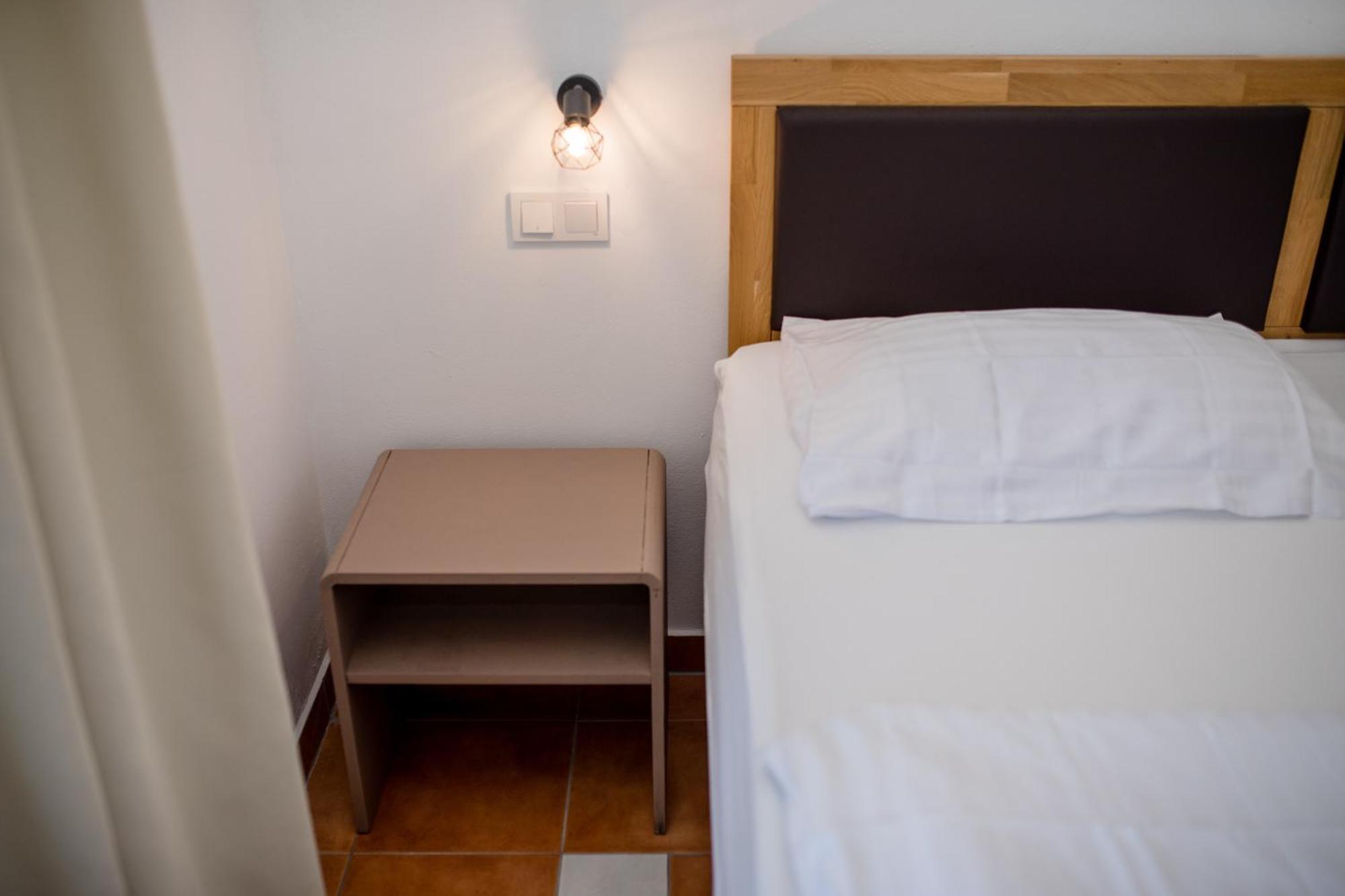 Apartments And Rooms By The Sea Supetarska Draga - Gornja, Rab - 11579 Room photo